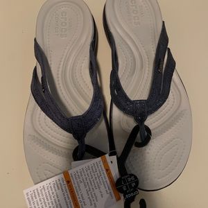 Nwt navy/denim strappy Croc Capri sandals 9 womens